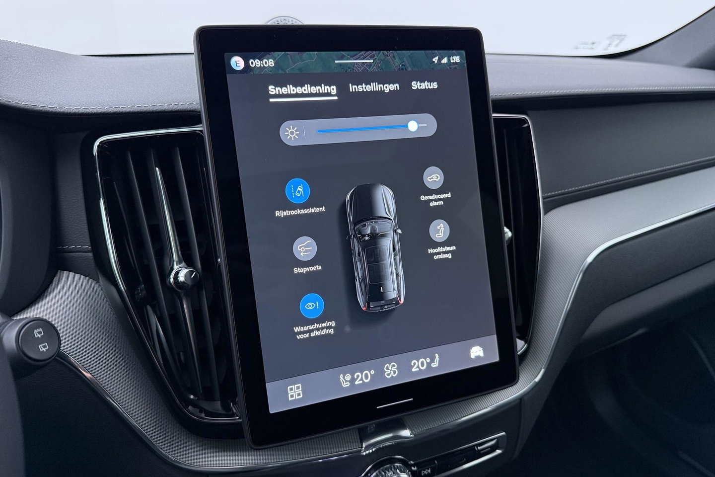Volvo XC60 T8 Ultra Black Edition | Bowers & Wilkins | Luchtvering | Panoramadak | Head-UP | Stoelventilatie