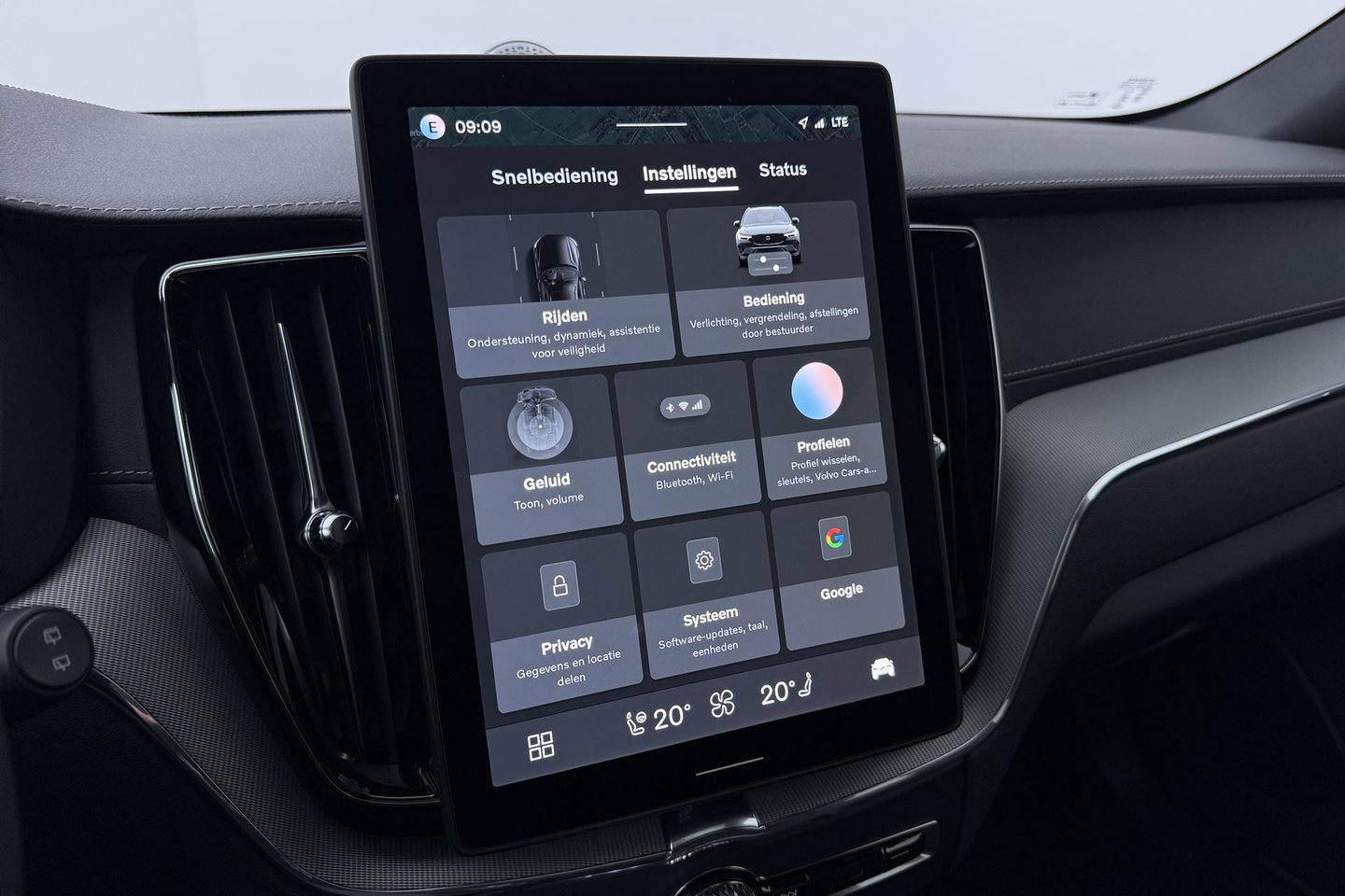 Volvo XC60 T8 Ultra Black Edition | Bowers & Wilkins | Luchtvering | Panoramadak | Head-UP | Stoelventilatie