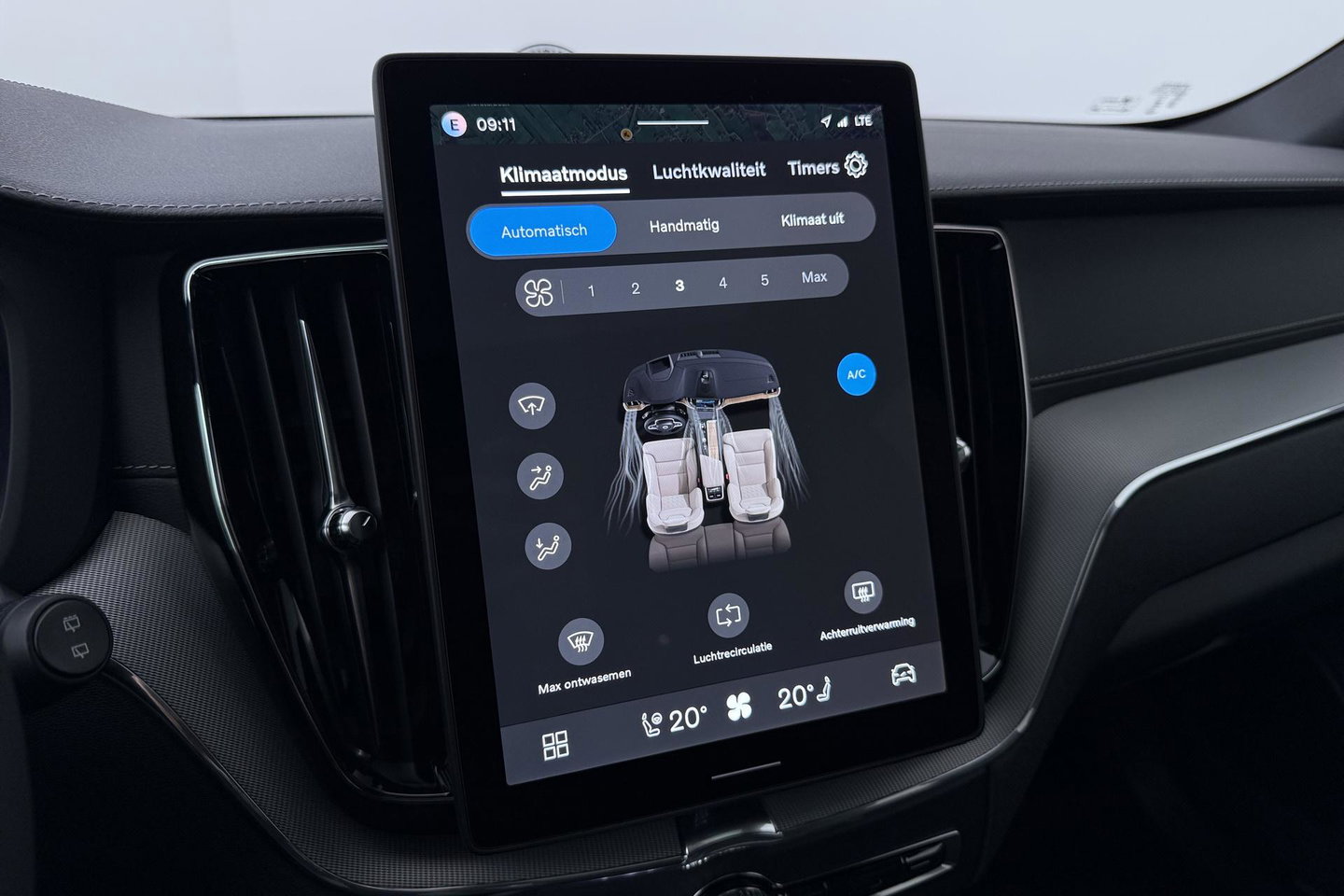 Volvo XC60 T8 Ultra Black Edition | Bowers & Wilkins | Luchtvering | Panoramadak | Head-UP | Stoelventilatie