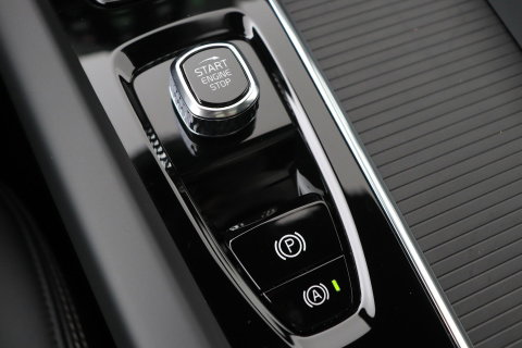 Volvo XC60 T8 Ultra Black Edition | Bowers & Wilkins | Luchtvering | Panoramadak | Head-UP | Stoelventilatie