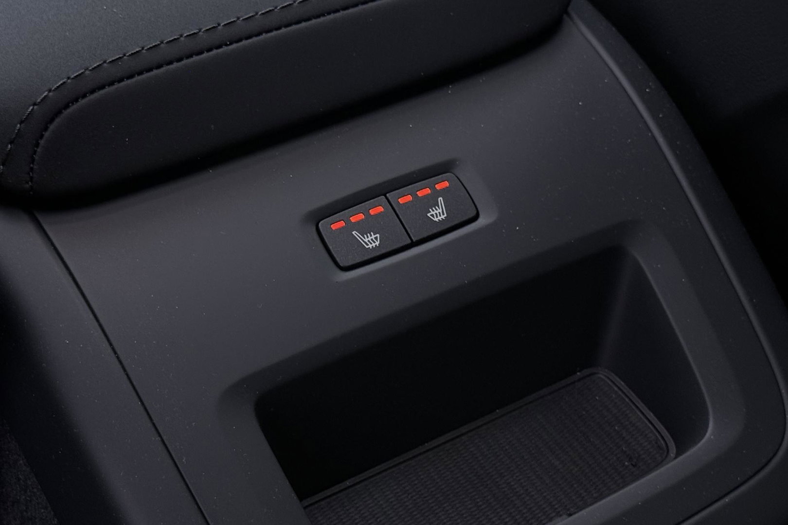 Volvo XC60 T8 Ultra Black Edition | Bowers & Wilkins | Luchtvering | Panoramadak | Head-UP | Stoelventilatie