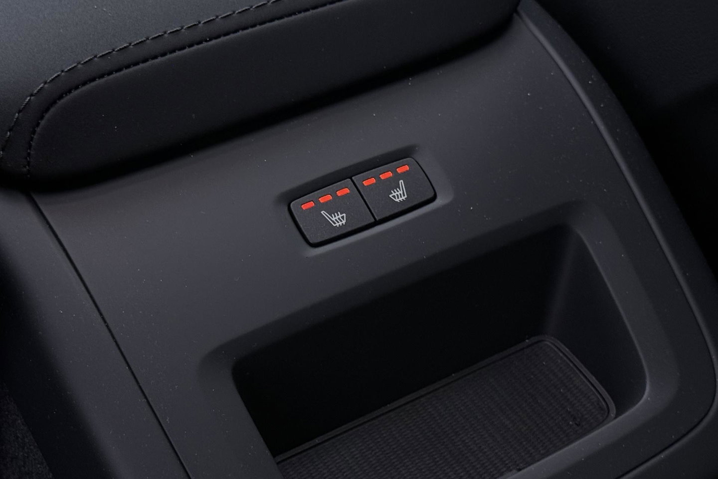 Volvo XC60 T8 Ultra Black Edition | Bowers & Wilkins | Luchtvering | Panoramadak | Head-UP | Stoelventilatie
