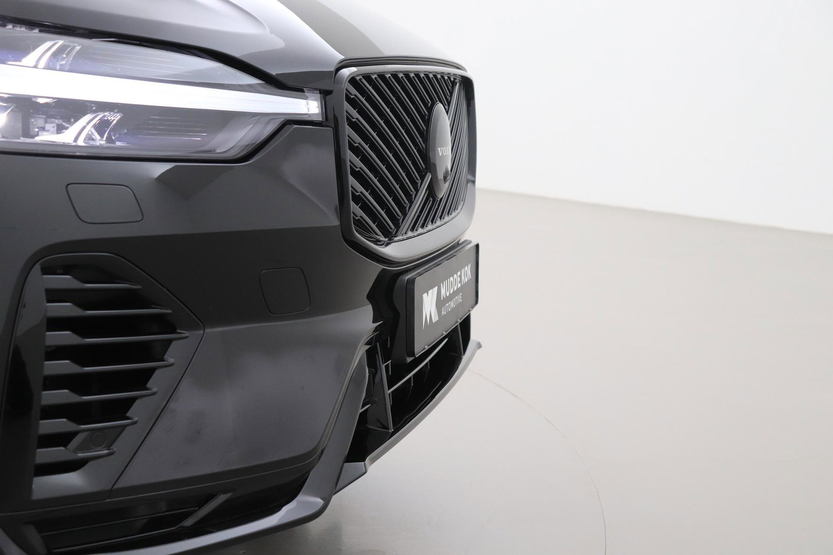 Volvo XC60 T8 Ultra Black Edition | Bowers & Wilkins | Luchtvering | Panoramadak | Head-UP | Stoelventilatie