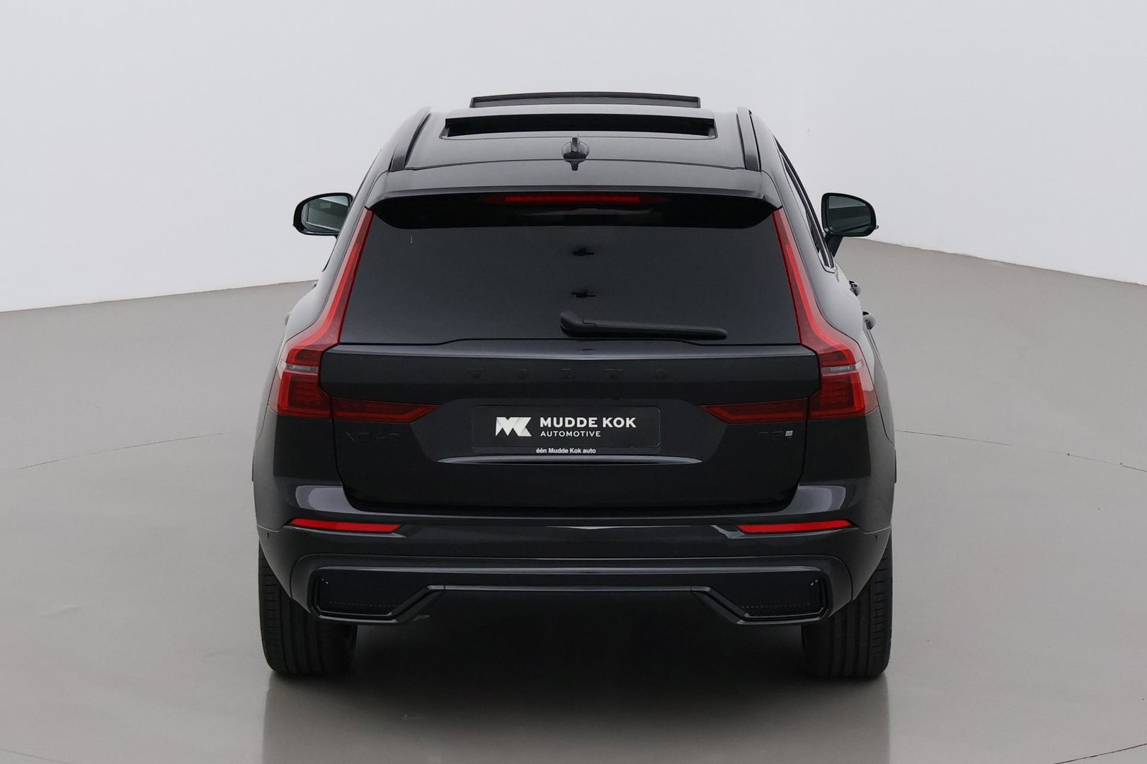 Volvo XC60 T8 Ultra Black Edition | Bowers & Wilkins | Luchtvering | Panoramadak | Head-UP | Stoelventilatie