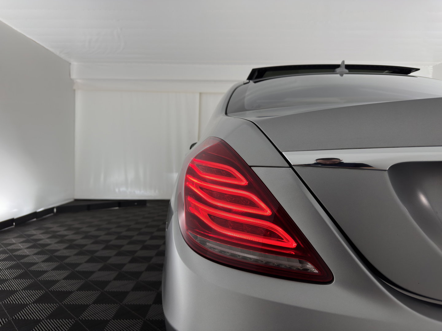 Mercedes-Benz S-Klasse 500 4Matic (INCL.BTW) Aut. *PANO | HEAD-UP | LEATHER | FULL-LED | BURMESTER | DISTRONIC | BLIND-SPOT | TOP-VIEW | MEMORY-PACK | DIGI-COCKPIT | HEAYED-COMFORTSEATS | AIR-SUSPENSION | PRIVACY-GLASS | 19''