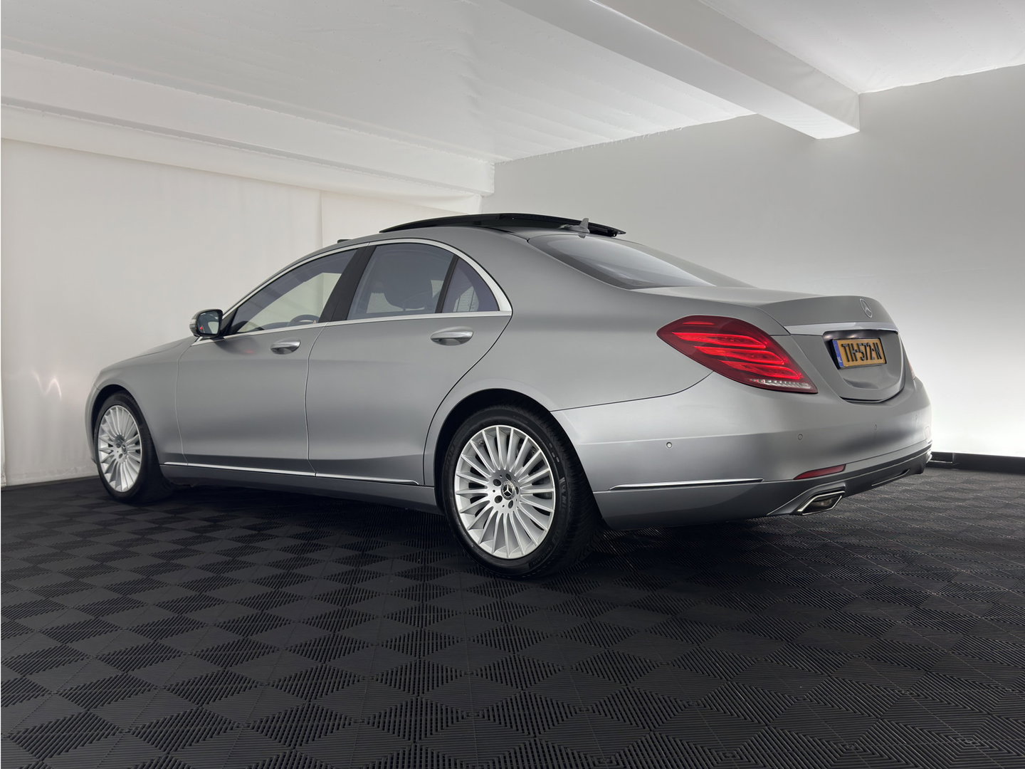 Mercedes-Benz S-Klasse 500 4Matic (INCL.BTW) Aut. *PANO | HEAD-UP | LEATHER | FULL-LED | BURMESTER | DISTRONIC | BLIND-SPOT | TOP-VIEW | MEMORY-PACK | DIGI-COCKPIT | HEAYED-COMFORTSEATS | AIR-SUSPENSION | PRIVACY-GLASS | 19''