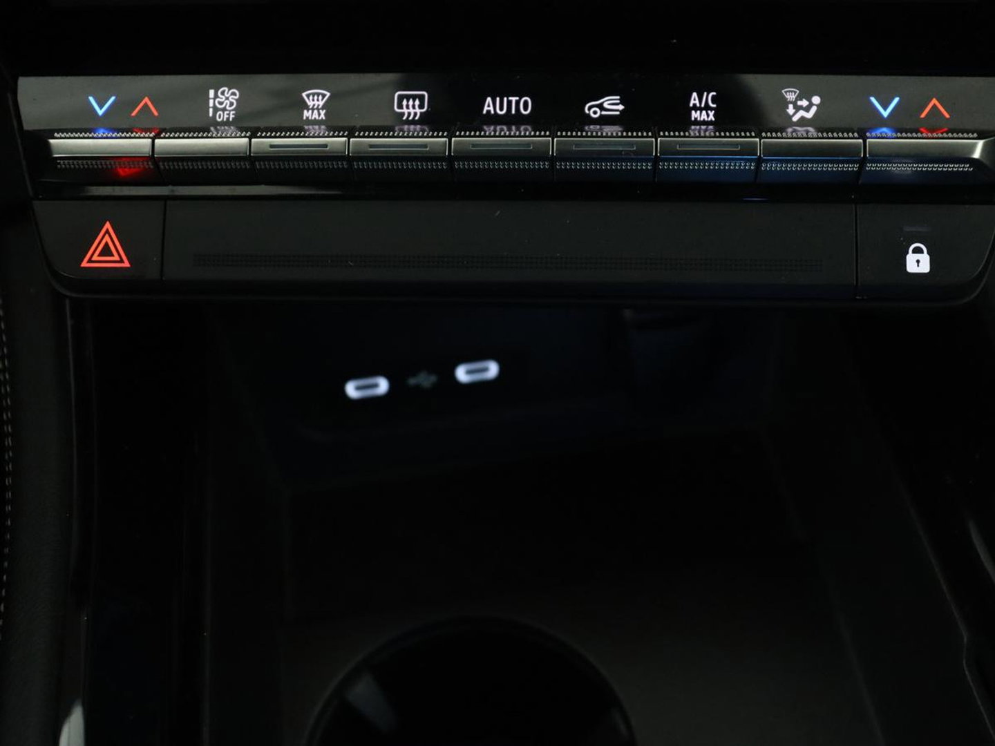 Renault Austral 1.2 E-Tech full hybrid 200 evolution | SOH 92.4 | Half Leder | Massage | Stuur/stoel verwarming | Adaptive cruise | Camera | Carplay | Climate control | Full LED |