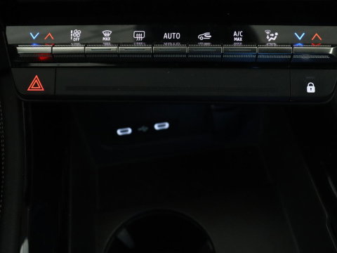 Renault Austral 1.2 E-Tech full hybrid 200 evolution | SOH 92.4 | Half Leder | Massage | Stuur/stoel verwarming | Adaptive cruise | Camera | Carplay | Climate control | Full LED |