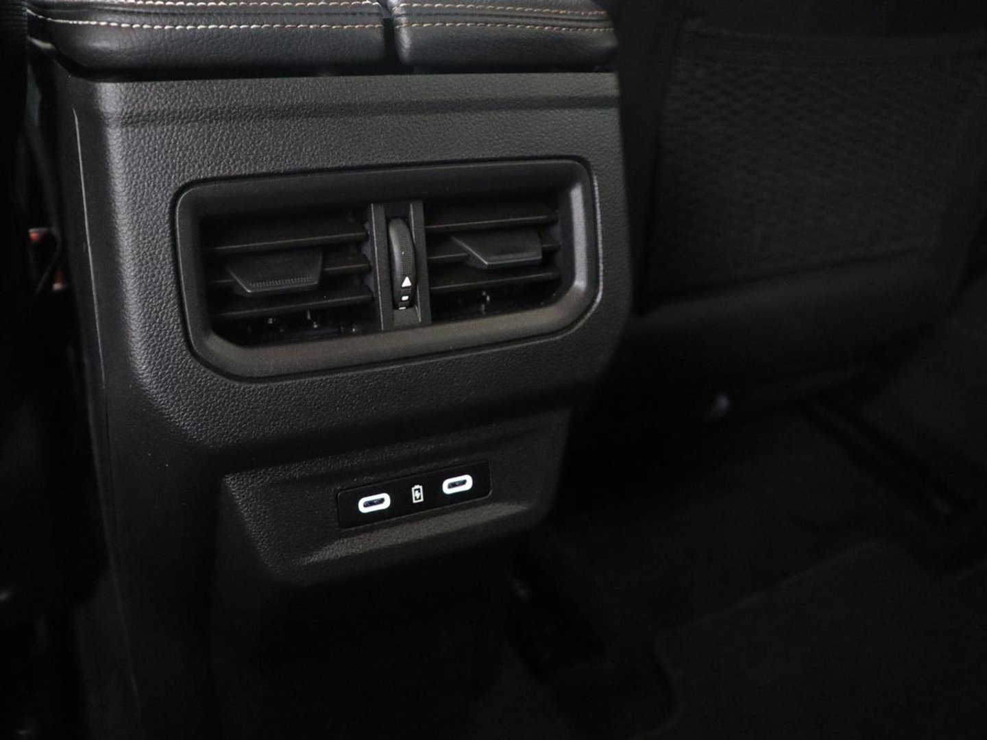 Renault Austral 1.2 E-Tech full hybrid 200 evolution | SOH 92.4 | Half Leder | Massage | Stuur/stoel verwarming | Adaptive cruise | Camera | Carplay | Climate control | Full LED |