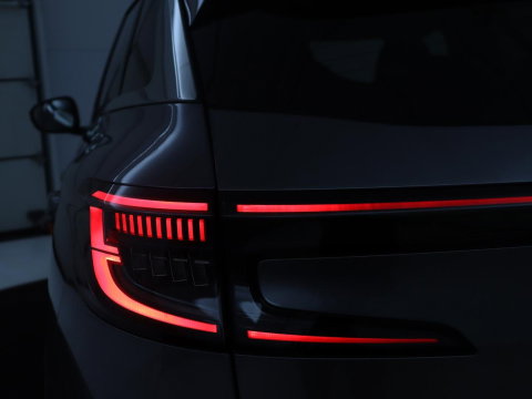 Renault Austral 1.2 E-Tech full hybrid 200 evolution | SOH 92.4 | Half Leder | Massage | Stuur/stoel verwarming | Adaptive cruise | Camera | Carplay | Climate control | Full LED |