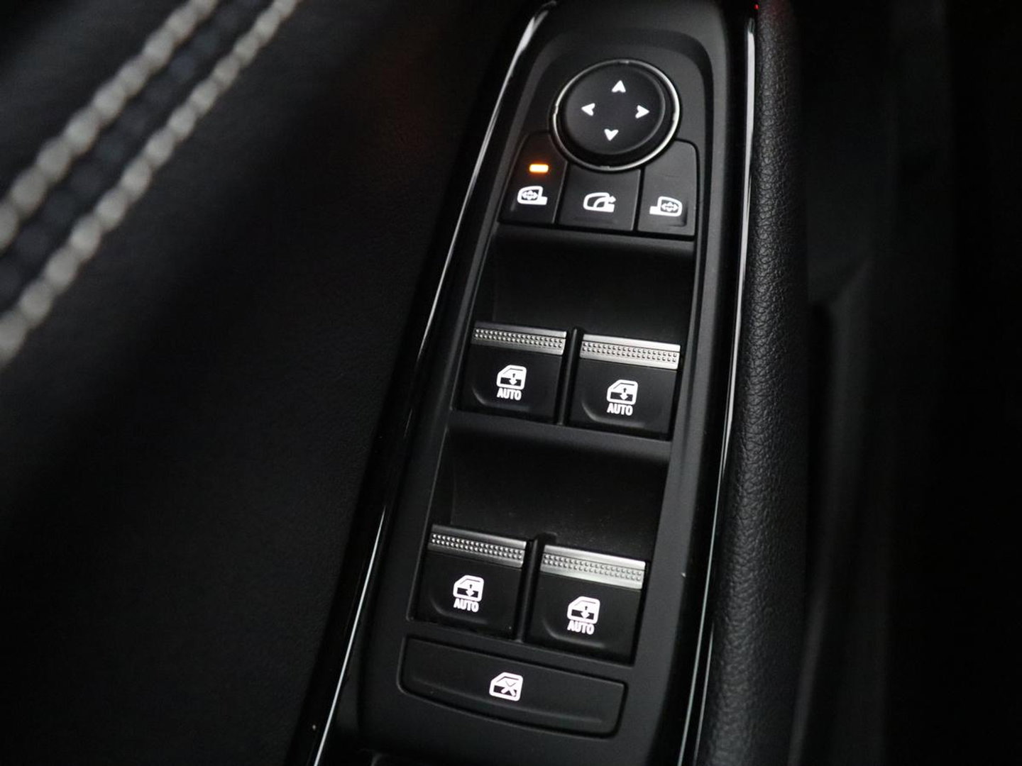 Renault Austral 1.2 E-Tech full hybrid 200 evolution | SOH 92.4 | Half Leder | Massage | Stuur/stoel verwarming | Adaptive cruise | Camera | Carplay | Climate control | Full LED |