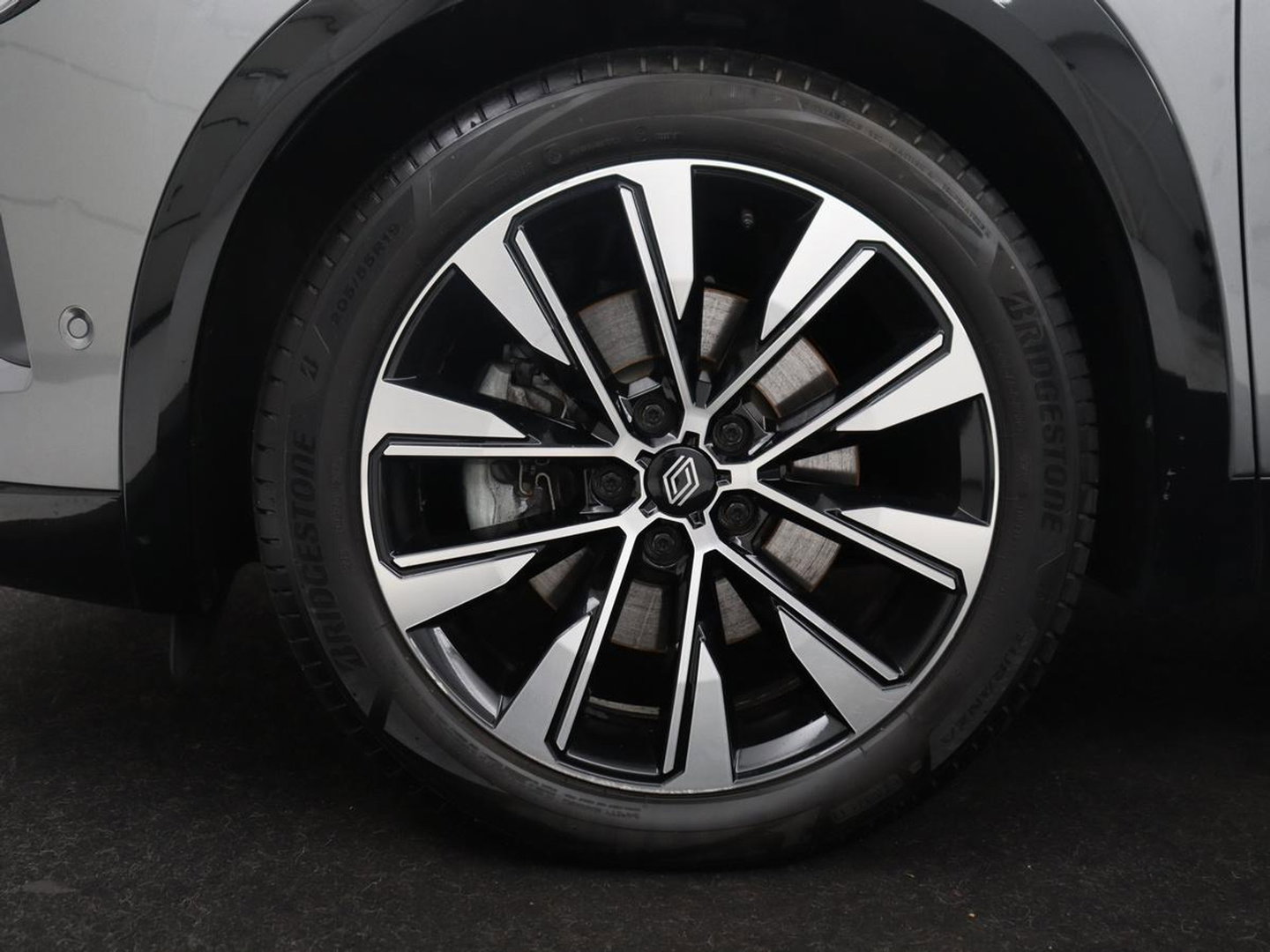 Renault Austral 1.2 E-Tech full hybrid 200 evolution | SOH 92.4 | Half Leder | Massage | Stuur/stoel verwarming | Adaptive cruise | Camera | Carplay | Climate control | Full LED |