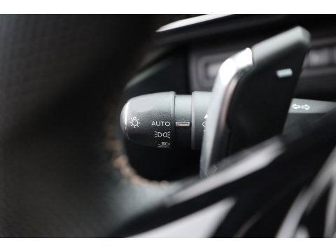 Peugeot 3008 1.6 Hybrid 225 GT | Rijklaar! | Pano | Adapt. Cruise | Camera + PDC | Apple CarPlay + NAV | Dodehoekdet.