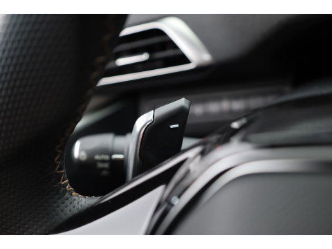 Peugeot 3008 1.6 Hybrid 225 GT | Rijklaar! | Pano | Adapt. Cruise | Camera + PDC | Apple CarPlay + NAV | Dodehoekdet.