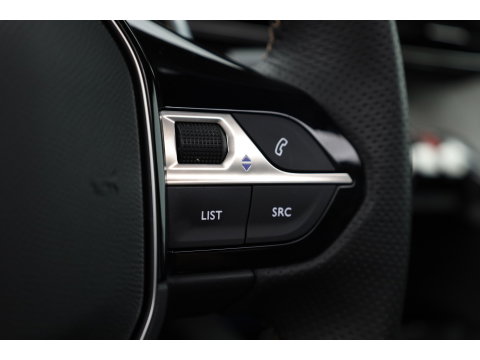 Peugeot 3008 1.6 Hybrid 225 GT | Rijklaar! | Pano | Adapt. Cruise | Camera + PDC | Apple CarPlay + NAV | Dodehoekdet.