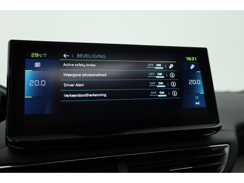 Peugeot 3008 1.6 Hybrid 225 GT | Rijklaar! | Pano | Adapt. Cruise | Camera + PDC | Apple CarPlay + NAV | Dodehoekdet.