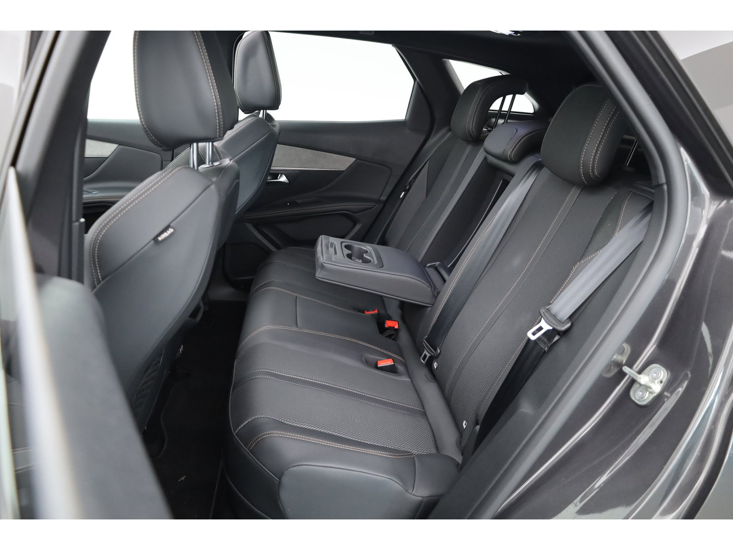 Peugeot 3008 1.6 Hybrid 225 GT | Rijklaar! | Pano | Adapt. Cruise | Camera + PDC | Apple CarPlay + NAV | Dodehoekdet.
