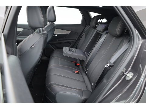 Peugeot 3008 1.6 Hybrid 225 GT | Rijklaar! | Pano | Adapt. Cruise | Camera + PDC | Apple CarPlay + NAV | Dodehoekdet.
