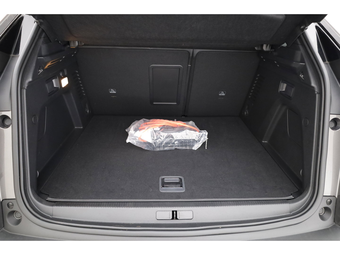 Peugeot 3008 1.6 Hybrid 225 GT | Rijklaar! | Pano | Adapt. Cruise | Camera + PDC | Apple CarPlay + NAV | Dodehoekdet.