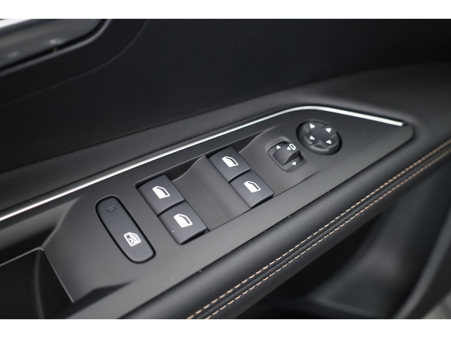 Peugeot 3008 1.6 Hybrid 225 GT | Rijklaar! | Pano | Adapt. Cruise | Camera + PDC | Apple CarPlay + NAV | Dodehoekdet.