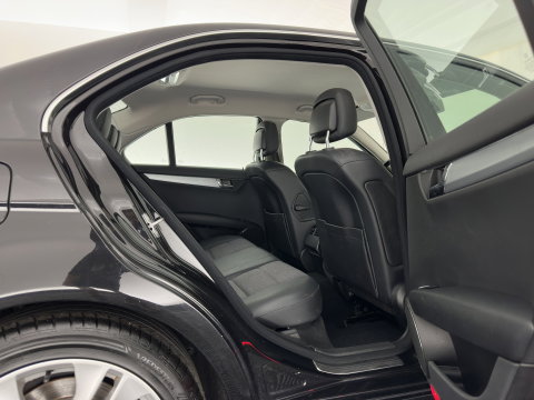 Mercedes-Benz C-Klasse 220 CDI BlueEFFICIENCY Business Class Avantgarde (INCL.BTW) Aut. *LEATHER-FABRIC | HEATED-COMFORTSEATS | NAVI | ECC | PDC | CRUISE | TOWBAR | 17''ALU*