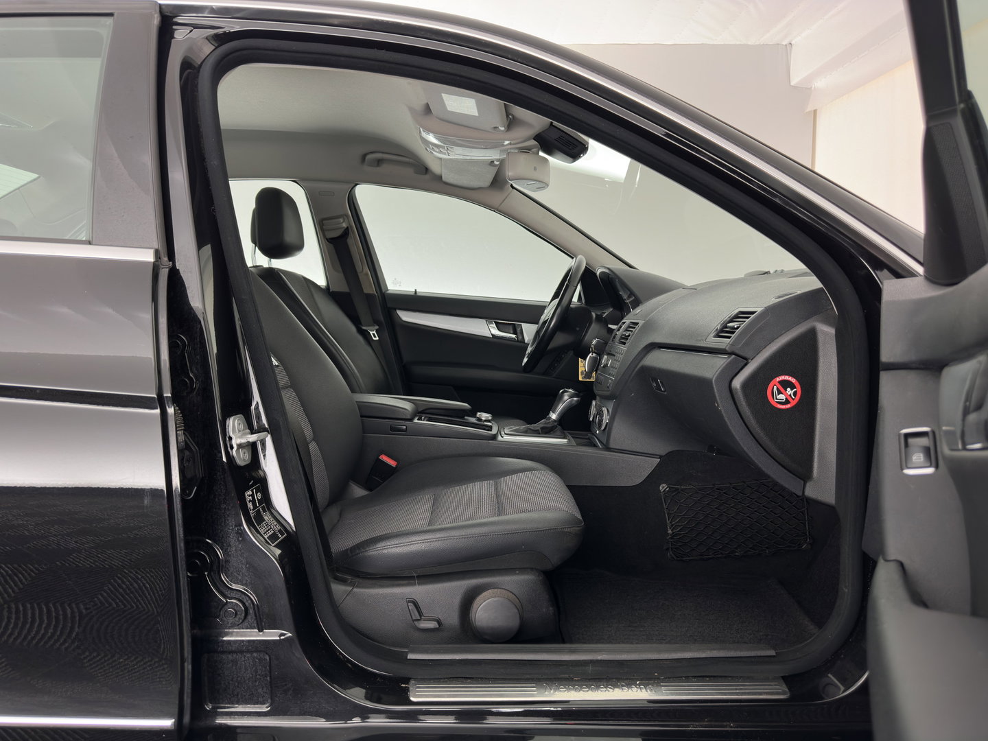 Mercedes-Benz C-Klasse 220 CDI BlueEFFICIENCY Business Class Avantgarde (INCL.BTW) Aut. *LEATHER-FABRIC | HEATED-COMFORTSEATS | NAVI | ECC | PDC | CRUISE | TOWBAR | 17''ALU*