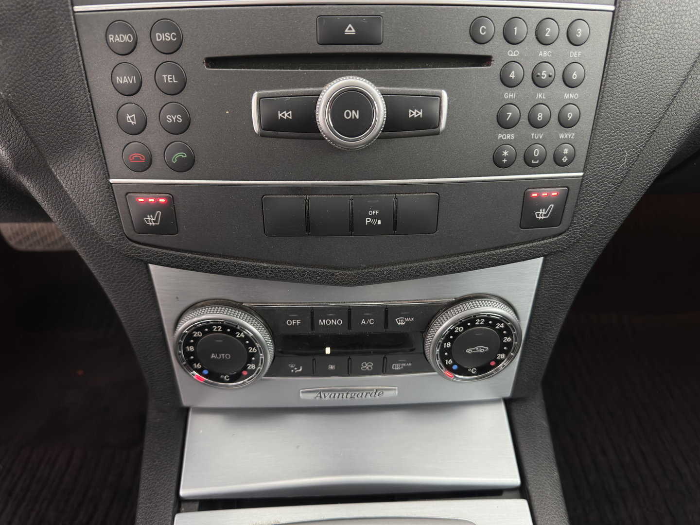 Mercedes-Benz C-Klasse 220 CDI BlueEFFICIENCY Business Class Avantgarde (INCL.BTW) Aut. *LEATHER-FABRIC | HEATED-COMFORTSEATS | NAVI | ECC | PDC | CRUISE | TOWBAR | 17''ALU*