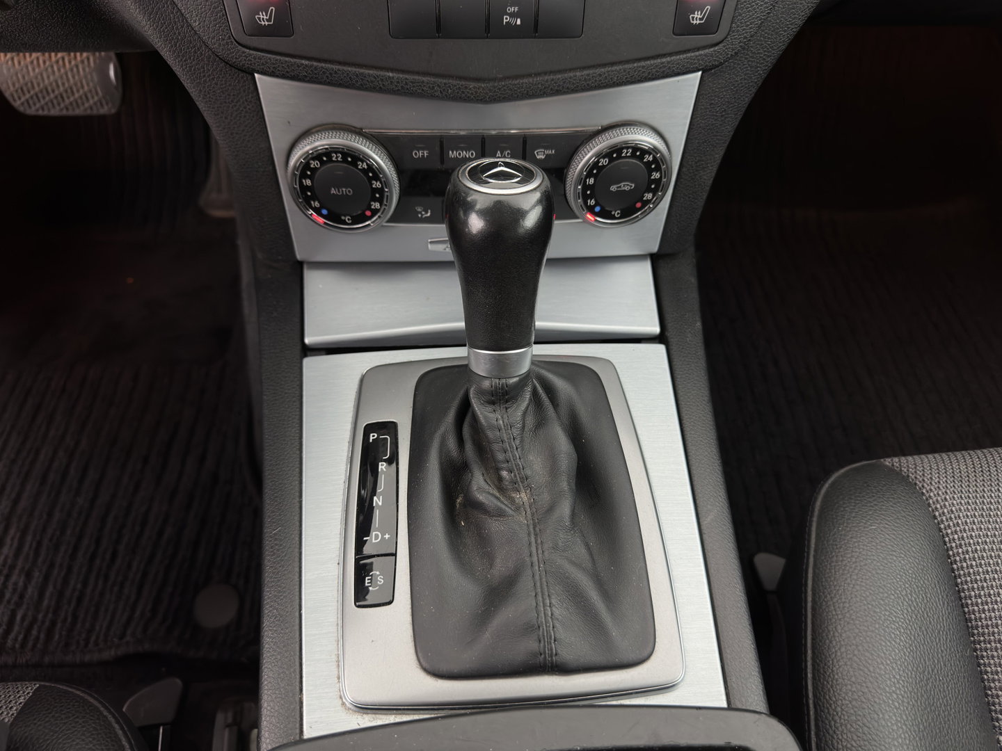 Mercedes-Benz C-Klasse 220 CDI BlueEFFICIENCY Business Class Avantgarde (INCL.BTW) Aut. *LEATHER-FABRIC | HEATED-COMFORTSEATS | NAVI | ECC | PDC | CRUISE | TOWBAR | 17''ALU*