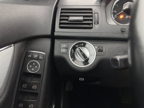 Mercedes-Benz C-Klasse 220 CDI BlueEFFICIENCY Business Class Avantgarde (INCL.BTW) Aut. *LEATHER-FABRIC | HEATED-COMFORTSEATS | NAVI | ECC | PDC | CRUISE | TOWBAR | 17''ALU*