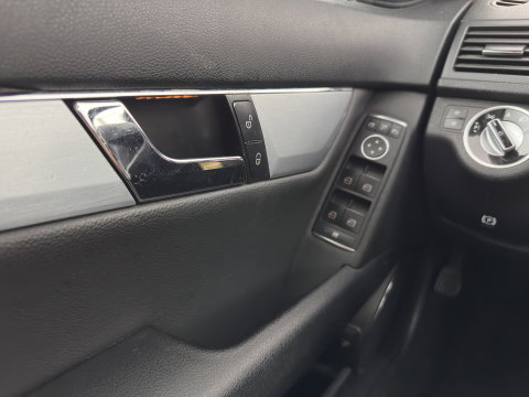 Mercedes-Benz C-Klasse 220 CDI BlueEFFICIENCY Business Class Avantgarde (INCL.BTW) Aut. *LEATHER-FABRIC | HEATED-COMFORTSEATS | NAVI | ECC | PDC | CRUISE | TOWBAR | 17''ALU*