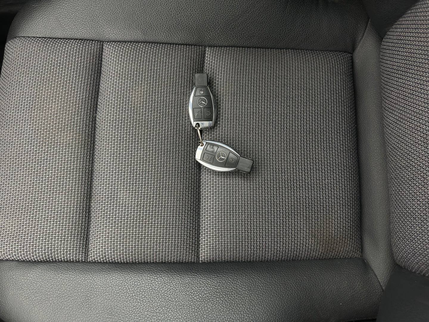 Mercedes-Benz C-Klasse 220 CDI BlueEFFICIENCY Business Class Avantgarde (INCL.BTW) Aut. *LEATHER-FABRIC | HEATED-COMFORTSEATS | NAVI | ECC | PDC | CRUISE | TOWBAR | 17''ALU*