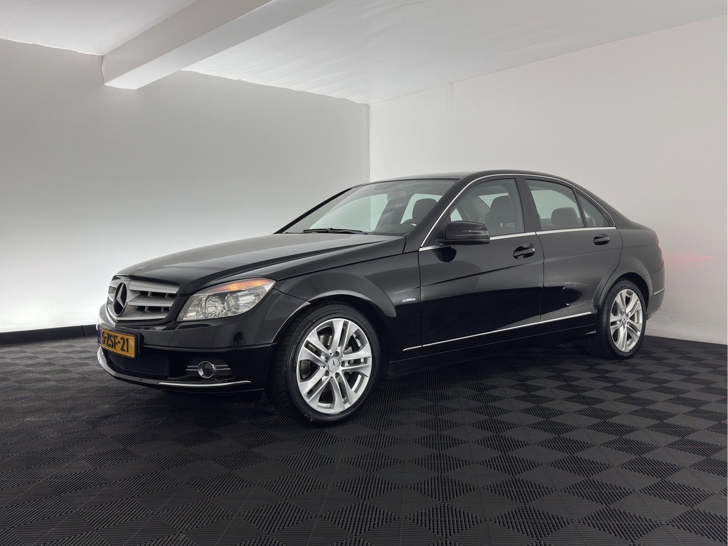 Mercedes-Benz C-Klasse 220 CDI BlueEFFICIENCY Business Class Avantgarde (INCL.BTW) Aut. *LEATHER-FABRIC | HEATED-COMFORTSEATS | NAVI | ECC | PDC | CRUISE | TOWBAR | 17''ALU*