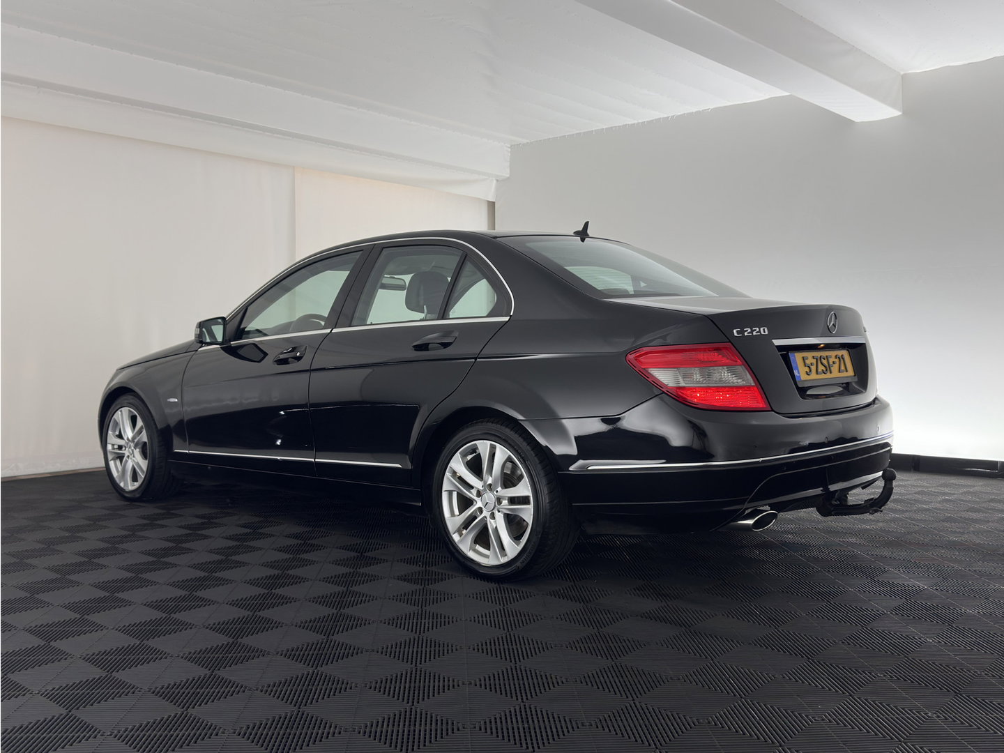 Mercedes-Benz C-Klasse 220 CDI BlueEFFICIENCY Business Class Avantgarde (INCL.BTW) Aut. *LEATHER-FABRIC | HEATED-COMFORTSEATS | NAVI | ECC | PDC | CRUISE | TOWBAR | 17''ALU*