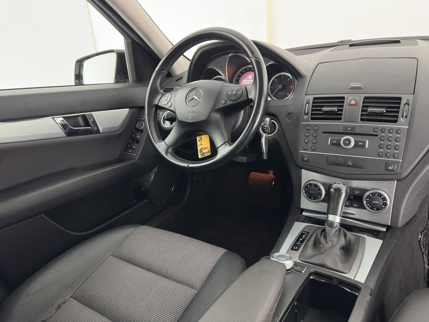 Mercedes-Benz C-Klasse 220 CDI BlueEFFICIENCY Business Class Avantgarde (INCL.BTW) Aut. *LEATHER-FABRIC | HEATED-COMFORTSEATS | NAVI | ECC | PDC | CRUISE | TOWBAR | 17''ALU*