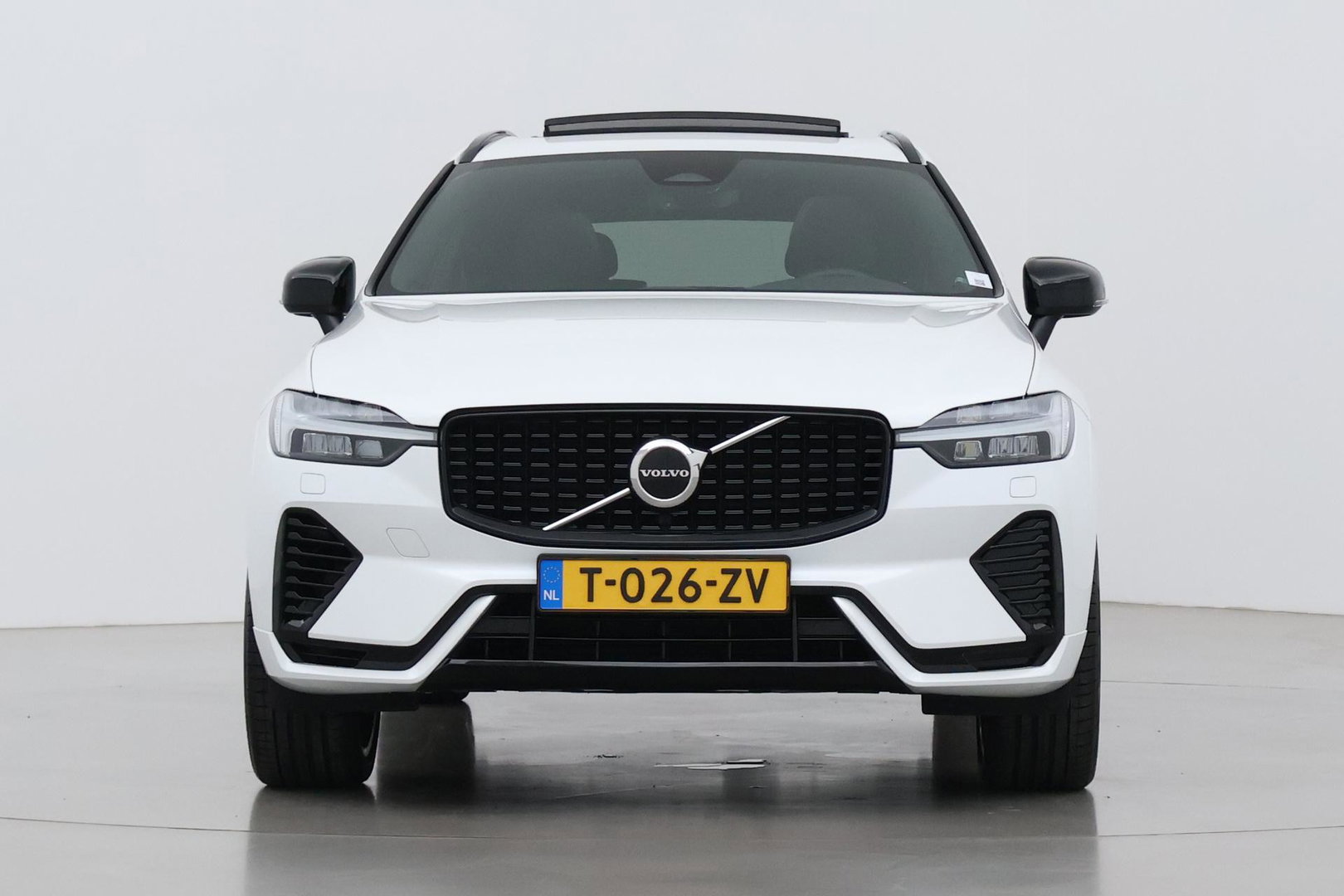 Volvo XC60 T6 Plus Dark | ACC | Harman/Kardon | Trekhaak | Panoramadak | Stoel+Stuurverwarming | 21 Inch | Leder