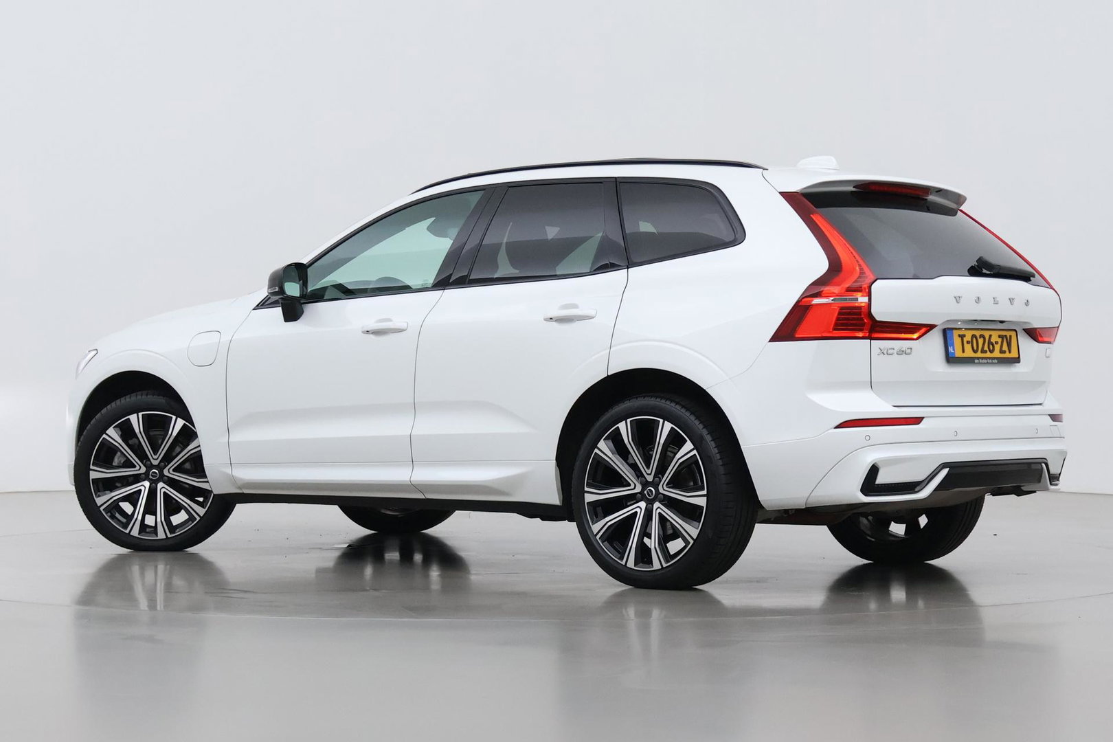 Volvo XC60 T6 Plus Dark | ACC | Harman/Kardon | Trekhaak | Panoramadak | Stoel+Stuurverwarming | 21 Inch | Leder