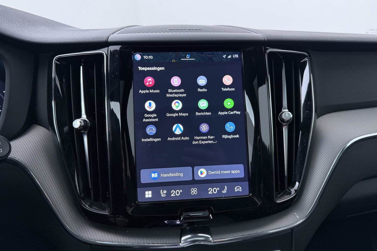 Volvo XC60 T6 Plus Dark | ACC | Harman/Kardon | Trekhaak | Panoramadak | Stoel+Stuurverwarming | 21 Inch | Leder