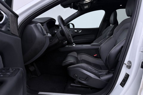 Volvo XC60 T6 Plus Dark | ACC | Harman/Kardon | Trekhaak | Panoramadak | Stoel+Stuurverwarming | 21 Inch | Leder