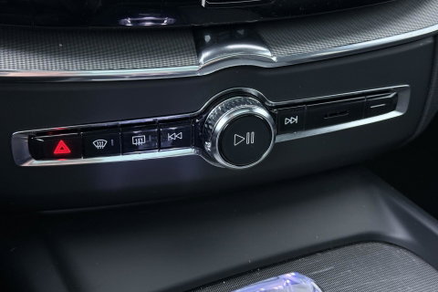 Volvo XC60 T6 Plus Dark | ACC | Harman/Kardon | Trekhaak | Panoramadak | Stoel+Stuurverwarming | 21 Inch | Leder