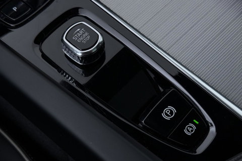 Volvo XC60 T6 Plus Dark | ACC | Harman/Kardon | Trekhaak | Panoramadak | Stoel+Stuurverwarming | 21 Inch | Leder