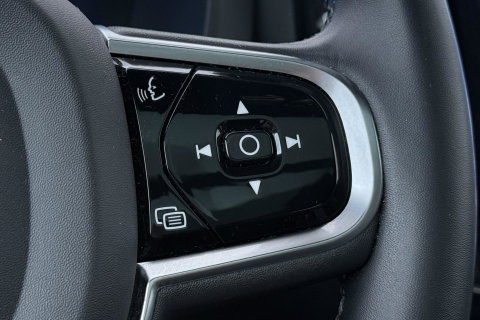 Volvo XC60 T6 Plus Dark | ACC | Harman/Kardon | Trekhaak | Panoramadak | Stoel+Stuurverwarming | 21 Inch | Leder
