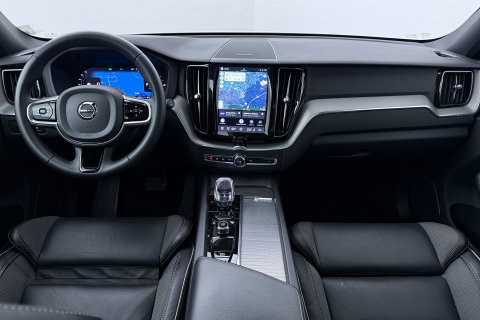 Volvo XC60 T6 Plus Dark | ACC | Harman/Kardon | Trekhaak | Panoramadak | Stoel+Stuurverwarming | 21 Inch | Leder