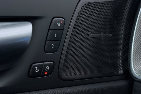 Volvo XC60 T6 Plus Dark | ACC | Harman/Kardon | Trekhaak | Panoramadak | Stoel+Stuurverwarming | 21 Inch | Leder