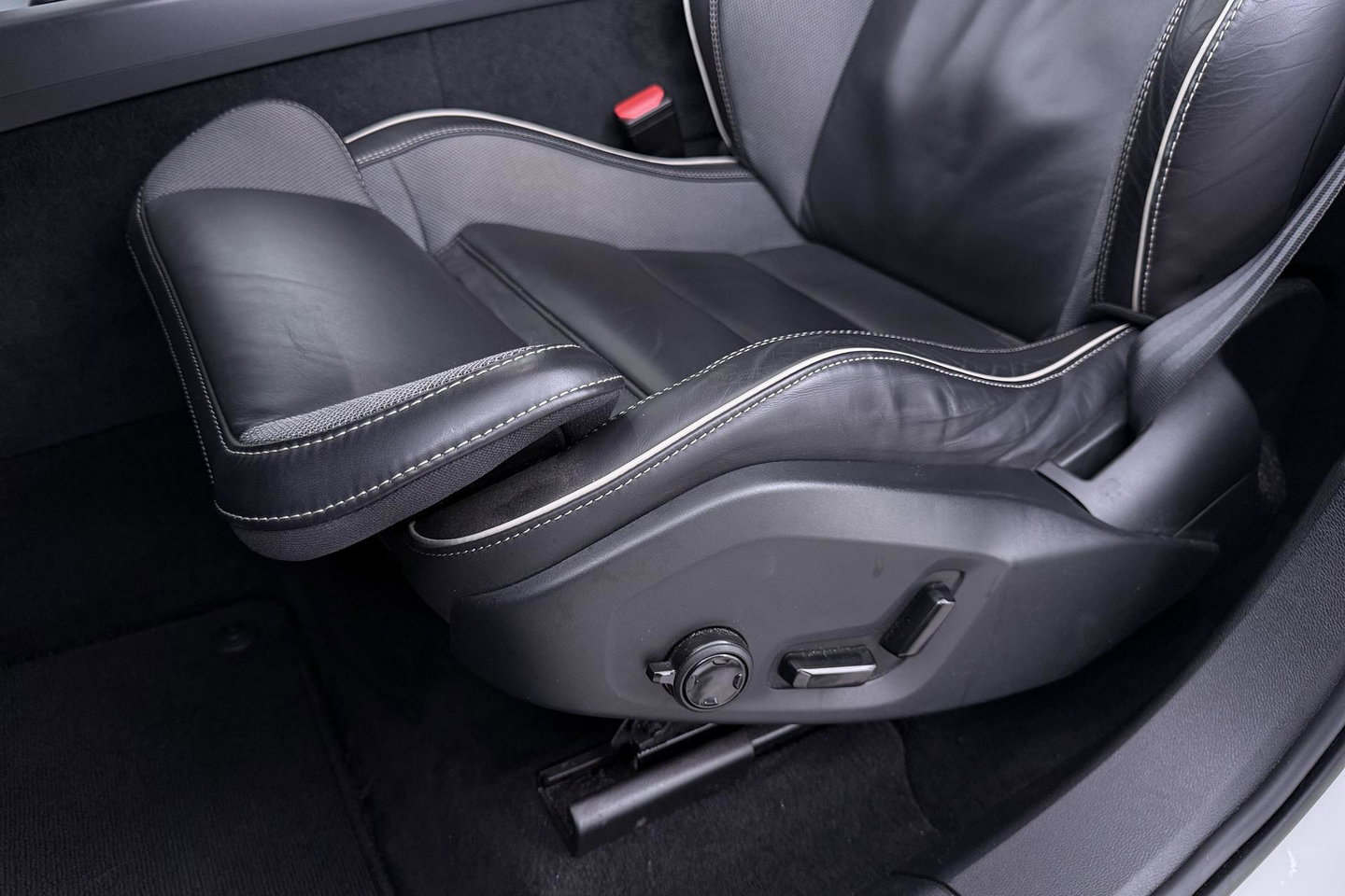 Volvo XC60 T6 Plus Dark | ACC | Harman/Kardon | Trekhaak | Panoramadak | Stoel+Stuurverwarming | 21 Inch | Leder
