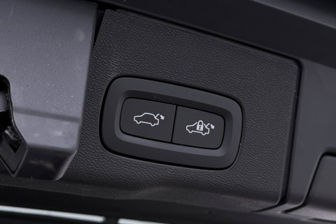 Volvo XC60 T6 Plus Dark | ACC | Harman/Kardon | Trekhaak | Panoramadak | Stoel+Stuurverwarming | 21 Inch | Leder