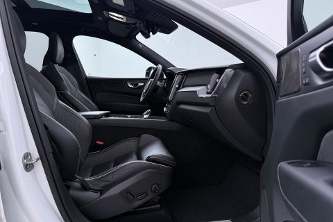 Volvo XC60 T6 Plus Dark | ACC | Harman/Kardon | Trekhaak | Panoramadak | Stoel+Stuurverwarming | 21 Inch | Leder