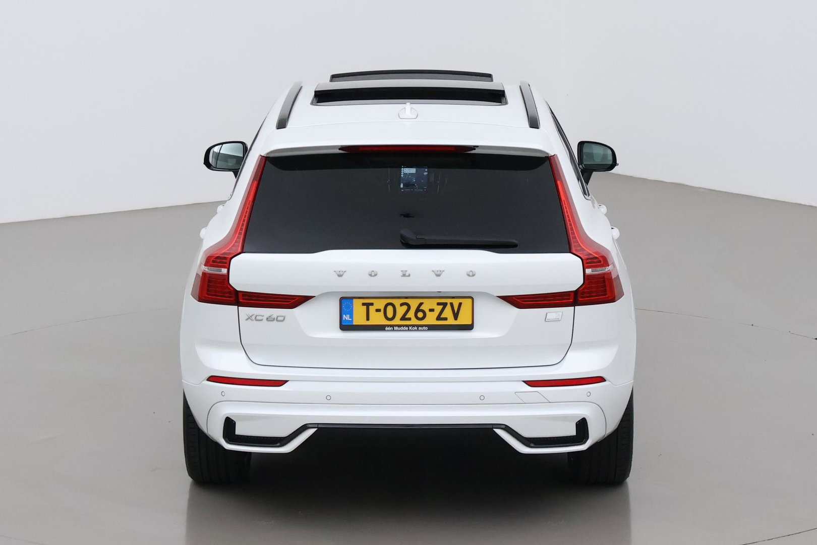 Volvo XC60 T6 Plus Dark | ACC | Harman/Kardon | Trekhaak | Panoramadak | Stoel+Stuurverwarming | 21 Inch | Leder