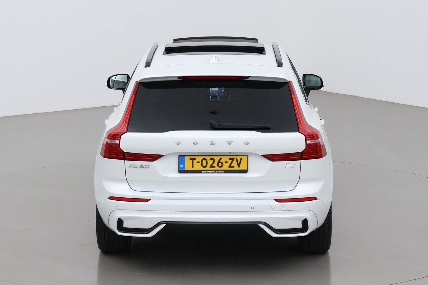 Volvo XC60 T6 Plus Dark | ACC | Harman/Kardon | Trekhaak | Panoramadak | Stoel+Stuurverwarming | 21 Inch | Leder