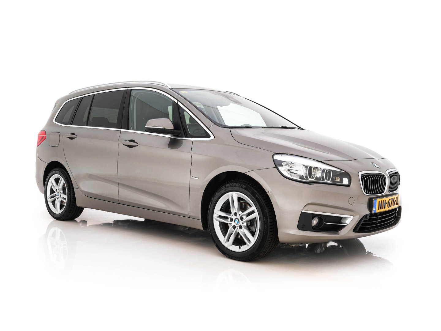 BMW 2 Serie Gran Tourer 216d High Executive Luxury-Line [7-Pers.] (INCL-BTW) Aut. * LEATHER | FULL-LED | HIFI-SOUND | HEAD-UP | ADAPTIVE-CRUISE | KEYLESS | NAVI-FULLMAP | HEATED-SPORTSEATS | PRIVACY-GLASS | ECC | PDC | TOWBAR | 17''ALU*