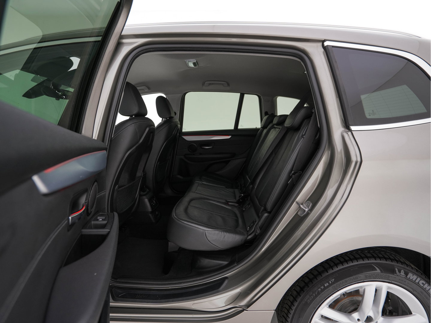 BMW 2 Serie Gran Tourer 216d High Executive Luxury-Line [7-Pers.] (INCL-BTW) Aut. * LEATHER | FULL-LED | HIFI-SOUND | HEAD-UP | ADAPTIVE-CRUISE | KEYLESS | NAVI-FULLMAP | HEATED-SPORTSEATS | PRIVACY-GLASS | ECC | PDC | TOWBAR | 17''ALU*
